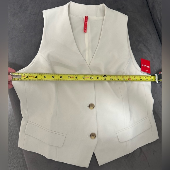 SPANX® Carefree Crepe Vest Top w/ No-
Show Coverage. Size Large NWT - Picture 6 of 9